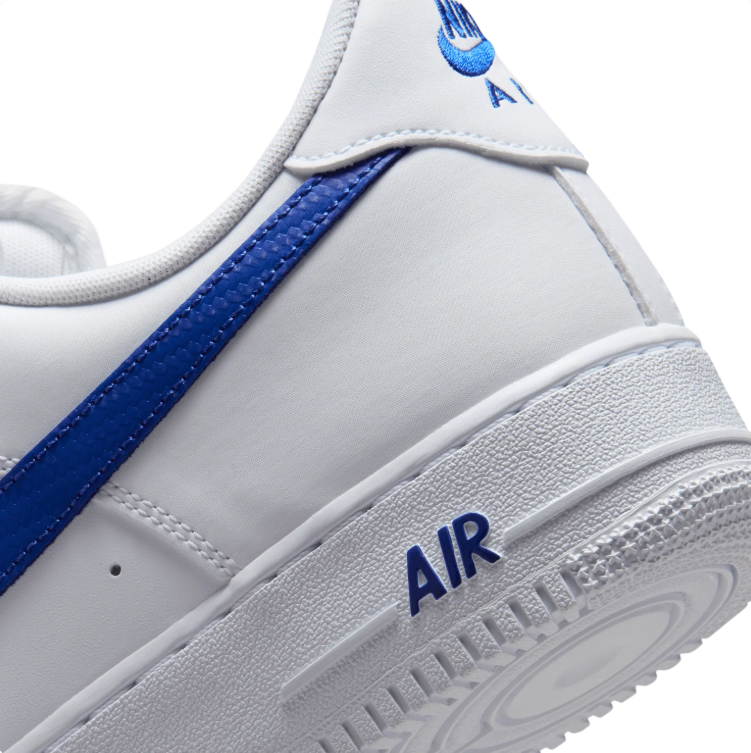 Nike Low-Top Sneakers - White with Blue