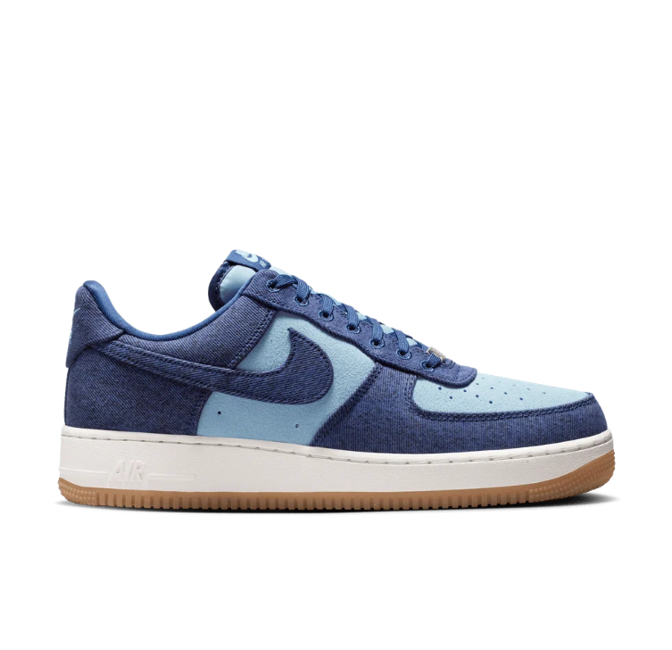 Nike Low-Top Sneakers - Navy and Light Blue