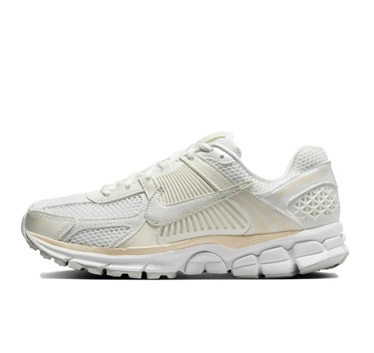 Nike Low-Top Mesh Sneakers - Cream/White