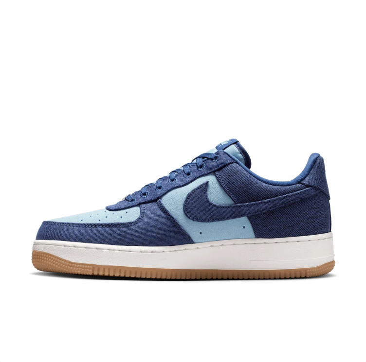 Nike Low-Top Sneakers - Navy and Light Blue