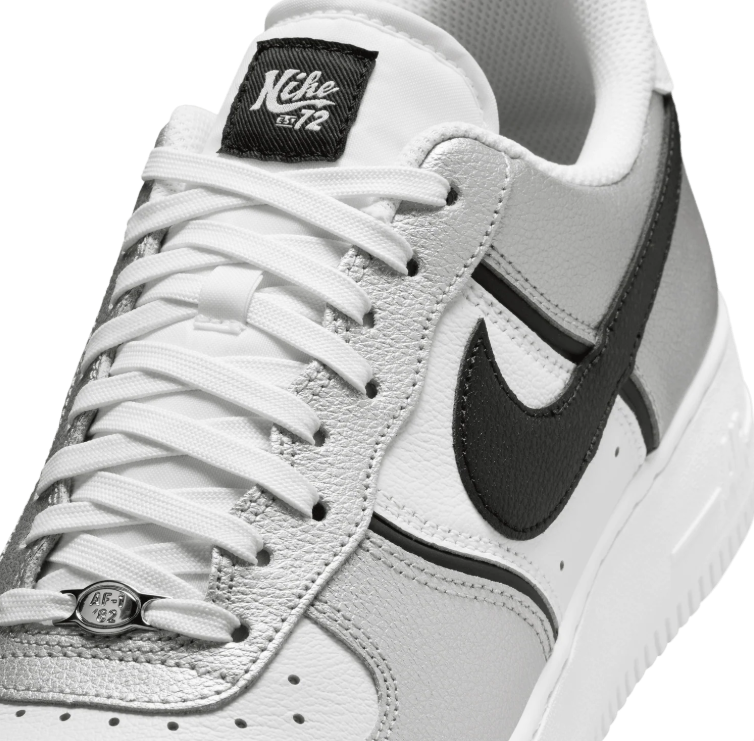 Nike Low-Top Sneakers - White/Silver with Black Accents