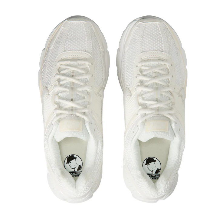 Nike Low-Top Mesh Sneakers - Cream/White
