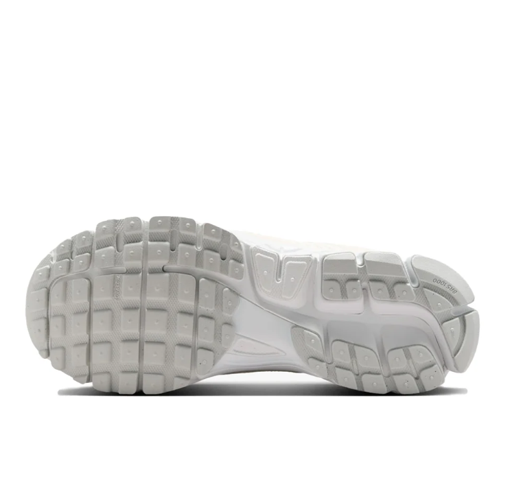 Nike Low-Top Mesh Sneakers - Cream/White