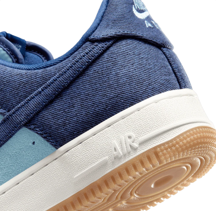 Nike Low-Top Sneakers - Navy and Light Blue