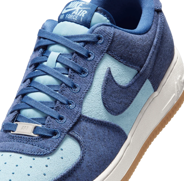 Nike Low-Top Sneakers - Navy and Light Blue