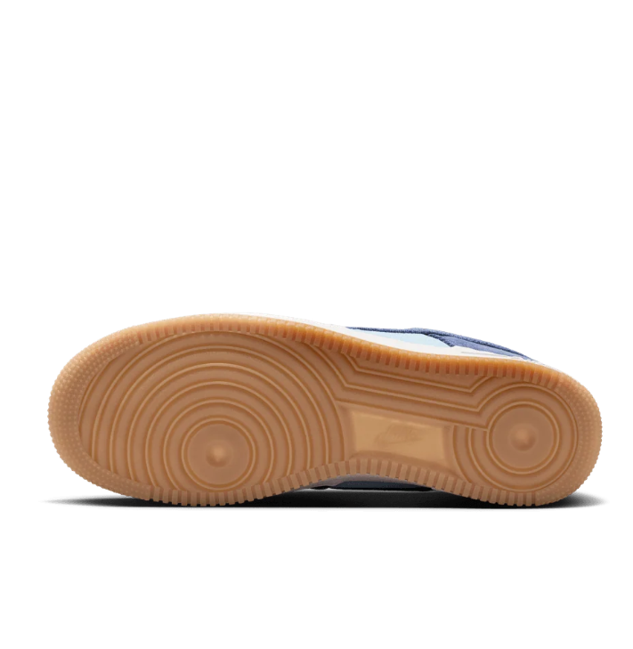 Nike Low-Top Sneakers - Navy and Light Blue